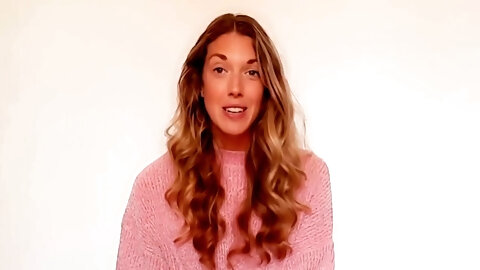 Sexy British Babe Lana Pleases Herself When She Wakes Up