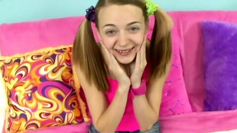 Tempting beauty Ava Hardy demonstrates oral skills