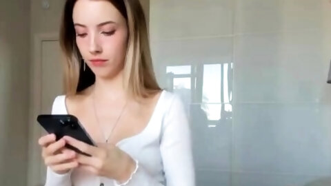 Amateur blonde teen solo dildo