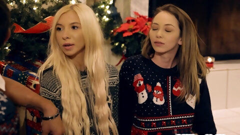 Petite teen used dildo before threesome