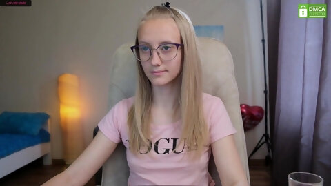 Cute amateur babe webcam clip