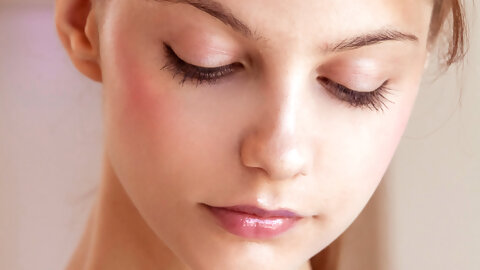 Adorable teen with a ponytail Emma Sweet flaunts her shaved pussy