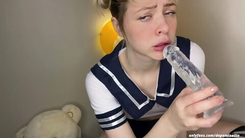 HOT TEEN PLAYS WITH HER ANAL PLUG