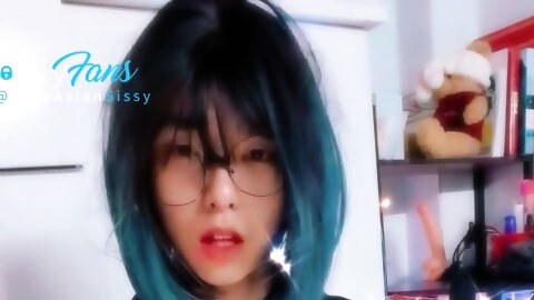 Cute amateur webcam teen girl toying pussy on webcam